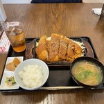 居酒食堂 わ楽 - 味噌カツ定食。やっちまったなぁの瞬間映像