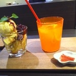 発酵バー
          お酒だけじゃなく、スイーツとアレンジドリンクもある