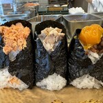 Onigiri Tonjiru Yamatarou - 鮭 370円、唐揚げマヨ 370円、肉そぼろ卵黄 420円
                        2024年4月17日