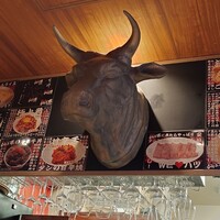 焼肉 ジャンボ はなれ - 一階カウンター上のオブジェ