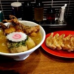 有頂天 EVOLUTION - 「げそ天みそらーめん」＆「自家製餃子」着丼＼(^o^)／