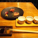 Yakitori Danna - 鶏刺三種盛り ＆ 日本酒飲み比べセット