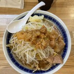 Jikaseimen Ni Ni San - 小ラーメン(ヤサイ、ニンニク、アブラ) ¥850