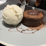 アンヴデットリュクス - フォンダンショコラ、ふつうのほう（1,540円）実はチョコレートは明治のMeijiさんとコラボ期間で、そっちのフォンダンショコラも今ならあります