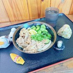 手打ちセルフうどん 海侍 - なんかね…
            お盆が大きいんですよ(⃔ ꒪꒳꒪̟ )⃕↝