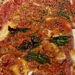 PIZZERIA TARTARUGA - バジル.オレガノがグリーンテイストでポイント