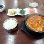 マンナ韓国チキン - 牛肉もやしスープ定食　1300円（税別）