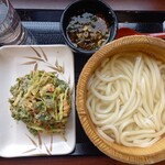 丸亀製麺 - 釜揚げ並(340円)+三つ葉と小エビかき揚げ(180円)