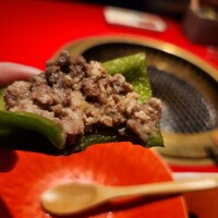 和牛とタン 焼肉 とみ 新橋本店 - 肉ピー断面(笑)　パリパリ&しゃきしゃき食感。