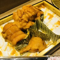 すし食堂 和和和 - 雲丹こぼれちゃってますww