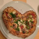 イタリア食堂 MARIA - ハートのピザ