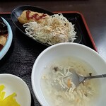 台湾料理 福祥居 - 定食の揚げ物とスープ