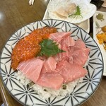 柿崎商店 海鮮工房 - 中トロ丼いくら100ｇトッピング
