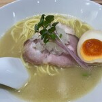 Raxamen Yukari - 鶏白湯らぁ麺+味玉（Instagramフォロー特典）@950円