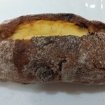 ラトリエ ドゥ プレジール - パン オ ノワ エ レザン オ フロマージュ