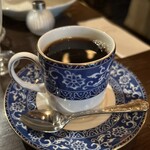 高山珈琲 - コーヒーはおかわりすると、また違った雰囲気のカップに入れてくれます