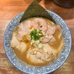 麺や而今 - 魚介ちょい辛チャーシュー白湯・限定（1400円）