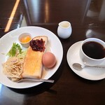 PASAR - 料理写真:●ブレンドコーヒー（モーニングサービス付き）500円

を注文してみた

■モーニングサービスのトーストは
　マーガリン、小倉、ジャム（日替わり）
　シナモン、エッグ　から選択出来る