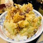 味奈登庵 - ホタルイカと春野菜のかき揚げ丼。