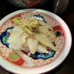 Yakiniku Nikudarake - 季節のお野菜を使った自家製ナムル。この日はウド！