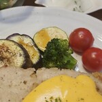 キッチン ブルー グローブ - 備え付け野菜のアップ