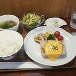 キッチン ブルー グローブ - 鶏挽肉とドライいちじくのテリーヌ　チーズと黒胡椒のソース