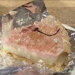 カフェ パンセ - キラキラしてる、桜のクリームチーズケーキ！