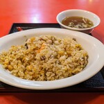 銀龍 - チャーハンと中華スープ