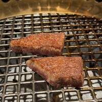 和牛とタン 焼肉 とみ 新橋本店 - カリッとして香ばしいシャトーブリアン