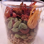 インディアンレストラン西麻布 by KENBOKKE - お花みたい！スパイスいろいろ