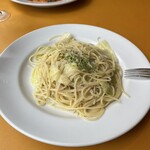 トラットリア・イタリア - シラスとキャベツのガーリックオイルソーススパゲッティ