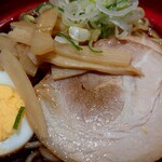 トージツフーズ - 富山ブラックラーメン大盛りのアップ