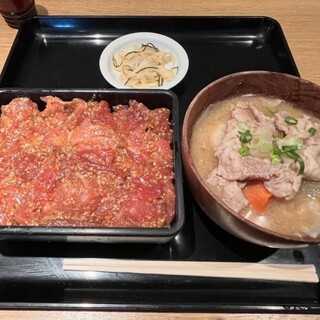 元祖金枪鱼芝麻酱汁盖饭!