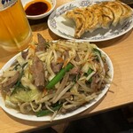 中華一 龍王 - レバー炒め、餃子