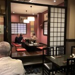 うなぎ 平八 - 店内は思ったよりも広くてゆったり｡