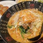 中華料理華龍 - 坦々刀削麺(¥780),セット半チャーハン＋餃子(¥280)