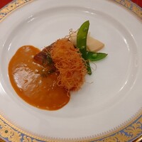 メインダイニングルーム - イトヨリのポアレ オマール海老のカダイフ巻き アメリケーヌソース