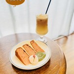 EMU BAKEHOUSE - スプリングレイヤーケーキセット2090円