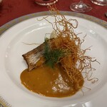 メインダイニングルーム - いとよりのポワレ　オマール海老のカダイフ巻き　アメリケーヌソース