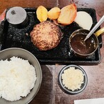 Toshi - ご飯とサラダがセット^ ^