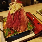 肉盛り酒場 とろにく - 黒毛和牛モモと三元豚の鉄板タワー鍋