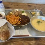 道の駅 保田小学校 - ボリューム満点の給食