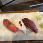 Ura Namba Niku Zushi - 馬3種、赤身・エンガワ・極上赤身