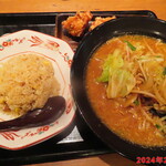 北海道らぁめん 伝丸 - 赤味噌タンメン＋唐揚げ半チャーハンセット　　1310円(税込)