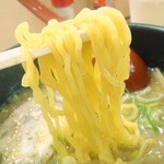 Ramen Yoshiyama Shouten - 麺は多加水の中太縮れ麺