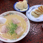 福龍軒 - ラーメンと餃子5ケ、おにぎり。
