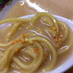 福龍軒 - レンゲに少しガーリックをお試しの相方さん。