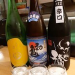 Hanashinobu - 日本酒三種盛り、左側から←秋田(まんさくの花)←静岡(初亀)←神奈川県厚木市(いづみ橋)