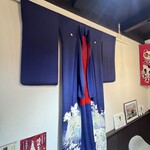 Niuriya K - 西陣織とも関わりが深く、店内にも着物を展示