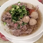 THI THI - 牛肉団子が気になってお店のお姉さんに相談したらミックスにしてくれた！